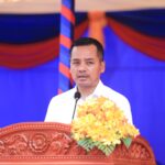 កម្លាំងនគរបាលខេត្តព្រៃវែង ការពារសន្តិសុខសណ្ដាប់ធ្នាប់សុវត្ថិភាពជូនថ្នាក់ដឹកនាំ និងប្រជាពលរដ្ឋ ក្នុងពិធីបុណ្យឆ្លងឧបដ្ឋានសាលា និងសមិទ្ធផលនានា នាវត្តថ្នល់ជ័យ ស្រុកស្វាយអន្ទរ